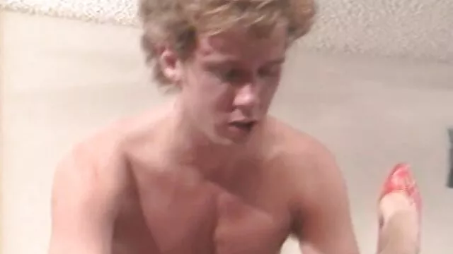 Follada a una guapa morena sobre una xxx subtitulado en español pelota