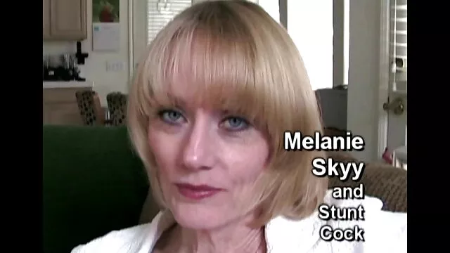 Chicas llamaron a un chico porno familiar español para ayudarlas a prepararse para la sesión