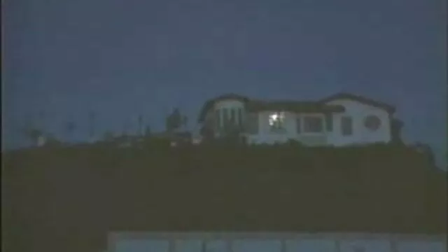 Entrenadora se folla duro a atleta porno español por dinero tetona en el vestuario