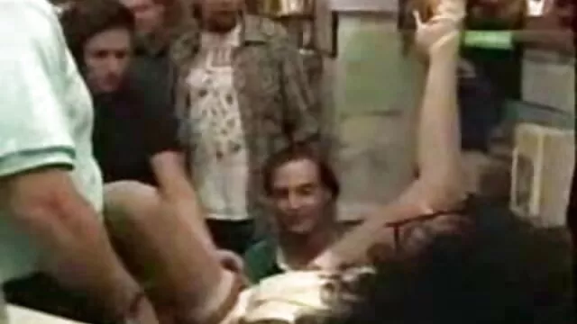 Mientras el joven lesvianas españolas estudiante dormía, el tío no desaprovechó la oportunidad y se subió a sus bragas, pues hacía tiempo que soñaba con acariciar a su vecino entre las piernas.