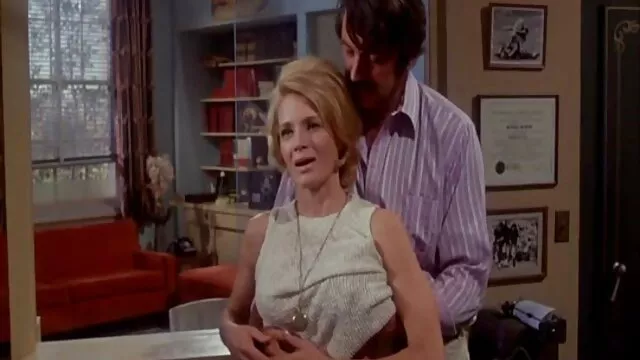 Una guapa morena, habiendo decidido nadar desnuda en una espaciosa piscina de videos xxx trios en español verano, llama la atención de su amado chico, que no pudo resistirse a esta cosita caliente y la desgarró por todos sus agujeros.