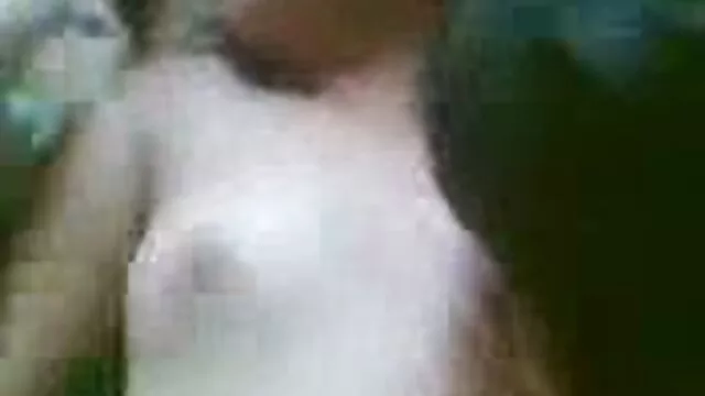 Un videos pprno en español joven estudiante se folla apasionadamente a su profesor sobre la mesa