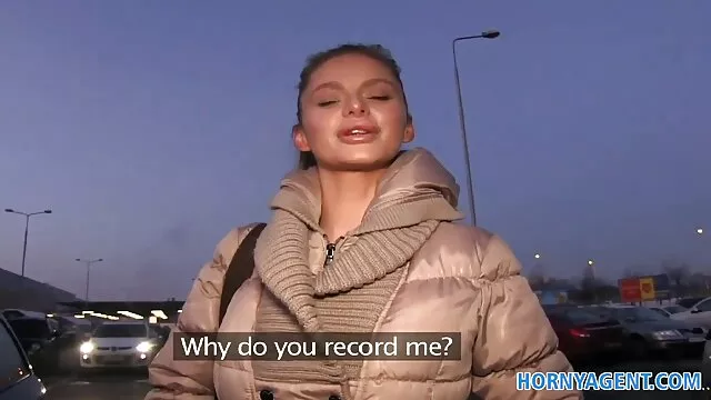 El viejo doctor porno gratis subtitulado viola a una puta joven y modesta