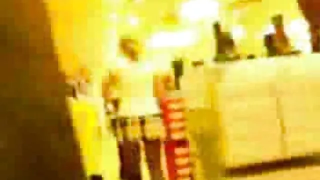 Un chico guapo acaricia a una guapa pelirroja y se la folla espanolasxxx por el coño y la boca