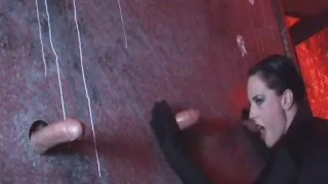 Una joven ver porno gratis en español zorra en pantimedias blancas se acaricia en la cama