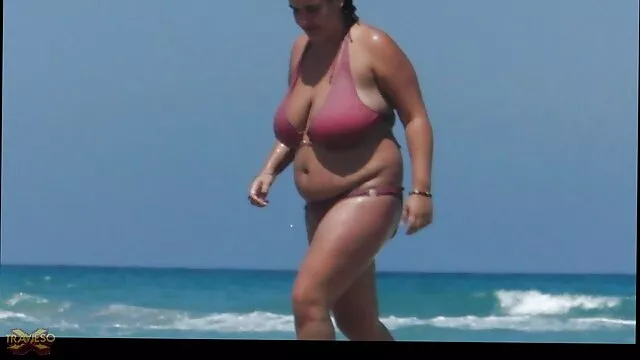 Maya Gates se folla el coño xxx hablando español con un consolador