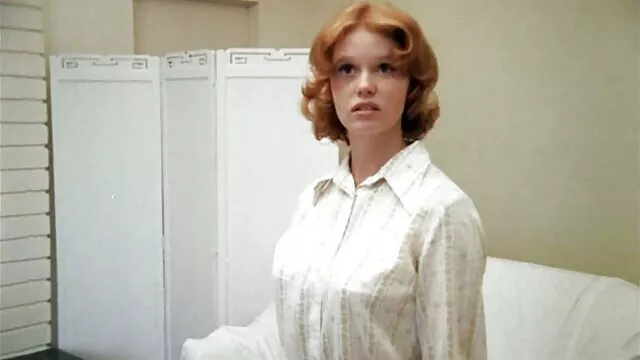 Una joven xxx español videos sirvienta le dio un masaje al anciano y al mismo tiempo le chupó la polla