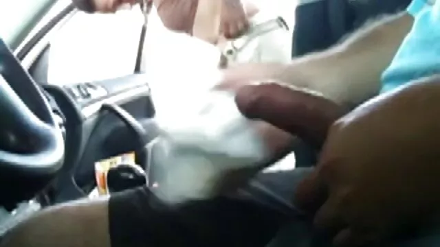 El taxista echó a una morena tetona para el sexo y la folló videos x españolas en un taxi