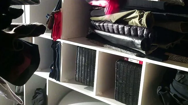 Perra de ébano toma una polla blanca video pono en español