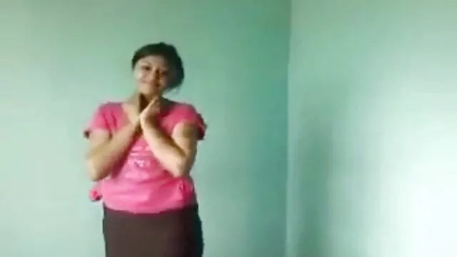 Nena con grandes videos comlouder tetas ama tanto el cunnilingus como chupar una polla dura