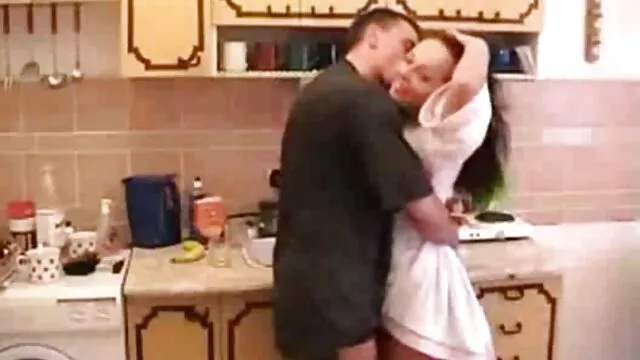 La morena le videos de tetonas españolas chupa la polla con suavidad y cariño a su amado