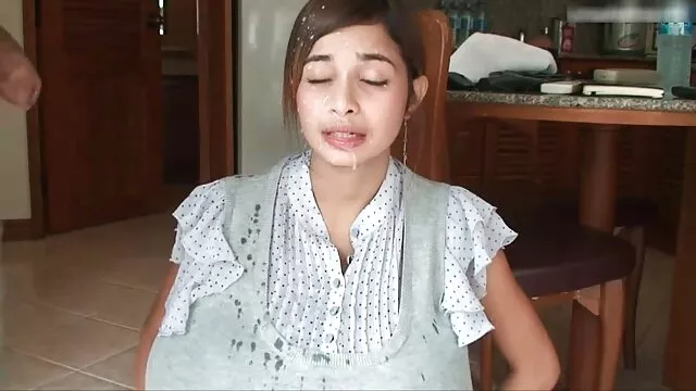 Puta pintada chupa polla españolas foyando en la oficina del jefe