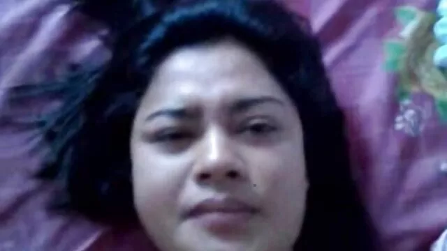 Un hombre se ducha con una chica, ella lo toca y colegialas españolas follando le masajea la polla. Él le da la espalda y comienza a follar con su enorme polla