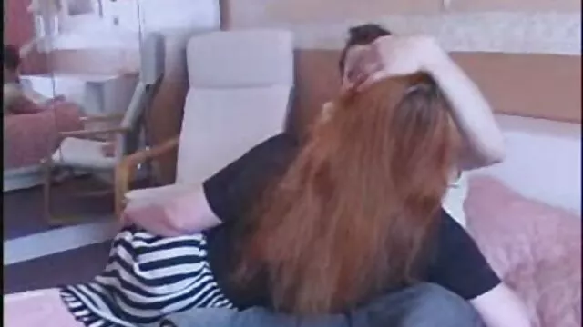 Chica en peliculas pornograficas en castellano medias divirtiéndose con un consolador