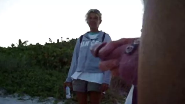 Rubia porno lenguaje español sexy es filmada en una motocicleta