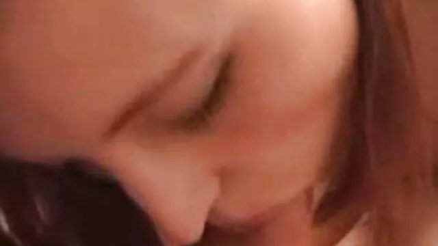 Una mulata el mejor porno en castellano sexy y apetitosa chupa el pene de un negro y folla