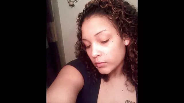 Una belleza pelirroja porno español full hd y ardiente vino a la audición, pero el futuro jefe le sugirió que se fuera directamente a los negocios, dejándola chupar, la folló en su sofá y la contrató.