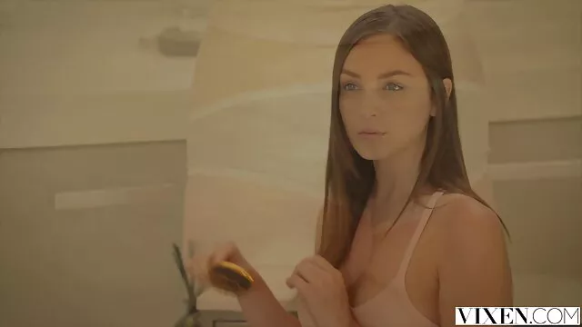 Natasha traga con gusto el semen de un chico xxx free español