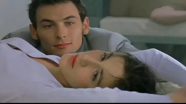 Maduro COÑO presionado por fuerte semental videos porno gratis castellano