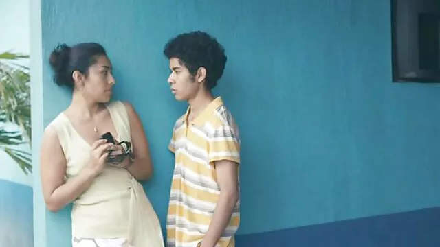 Bastante latina da lecciones de anal a españolas mamada