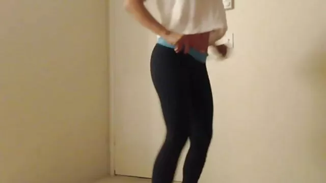 La joven Kournikova folla en videos pono en español una habitación de hotel