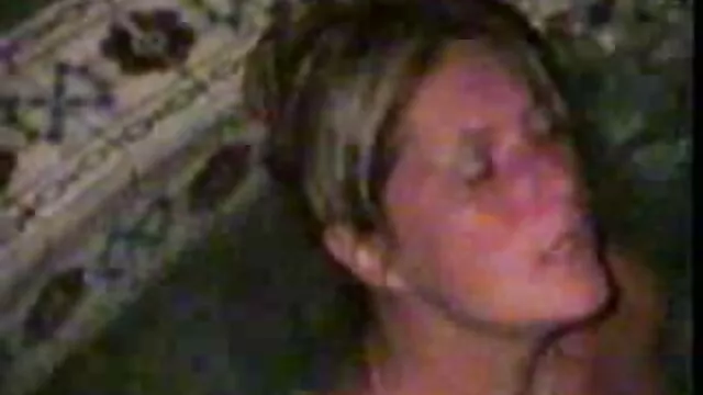 Lyudmila se folla a sí misma con una bomba de vacío hentai español latino